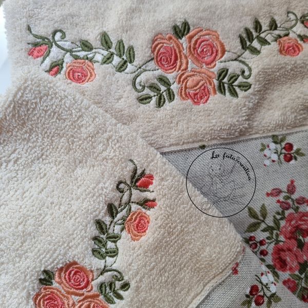 Coppia asciugamani personalizzata con ricamo rose e foglie